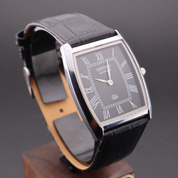 Vintage Seiko Slim Tonneau Tank Quartz Gentlemen's Wrist Watch  - FREE SHIPPING - Picture 1 of 14
